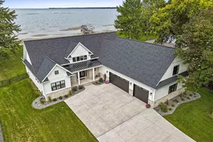 1751 E Shore Cir, Green Bay, WI 54302 - Photo 1