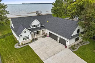 1751 E Shore Cir, Green Bay, WI 54302 - Photo 5