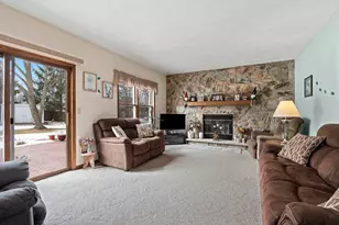 2911 Ridgeway Dr, Neenah, WI 54956 - Photo 3