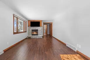 1623 Jay Ln, Green Bay, WI 54304 - Photo 3