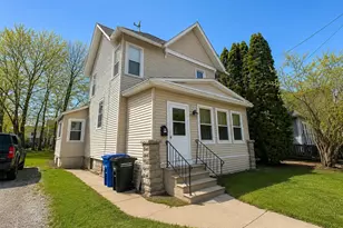 557 Mt Vernon St, Oshkosh, WI 54901 - Photo 1