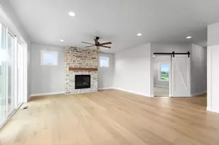 N8872 Galway Ln, Menasha, WI 54952 - Photo 7