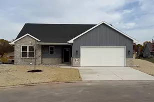 920 Clover Ct, Menasha, WI 54952 - Photo 1
