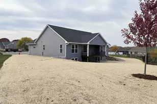 920 Clover Ct, Menasha, WI 54952 - Photo 3