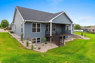 920 Clover Ct, Menasha, WI 54952 - Photo 5