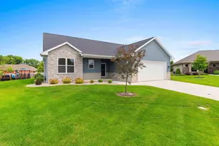 920 Clover Ct, Menasha, WI 54952 - Photo 1