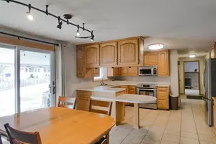 929 Marvelle Ln, Green Bay, WI 54304 - Photo 9