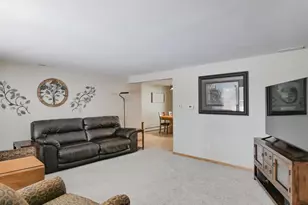 929 Marvelle Ln, Green Bay, WI 54304 - Photo 7