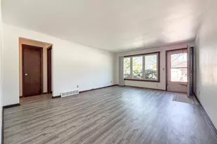 2220 Deer Trail, Green Bay, WI 54302 - Photo 3