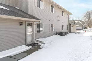 4735 N Newcastle Ln, Appleton, WI 54913 - Photo 5