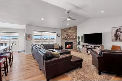 2555 Willow Court, Green Bay, WI 54311 - Photo 5