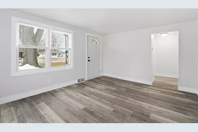 133 W Peckham Street, Neenah, WI 54956 - Photo 5