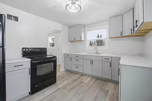 133 W Peckham St, Neenah, WI 54956 - Photo 7