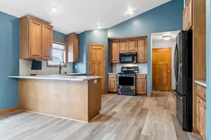 2332 Oak Ridge Cir, De Pere, WI 54115 - Photo 9