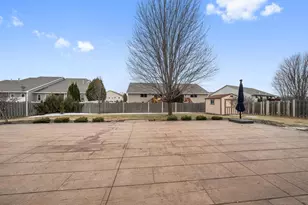 2332 Oak Ridge Cir, De Pere, WI 54115 - Photo 29