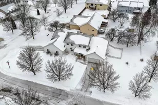 2700 Maple Hills Dr, Green Bay, WI 54313 - Photo 3