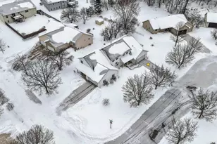 2700 Maple Hills Dr, Green Bay, WI 54313 - Photo 11