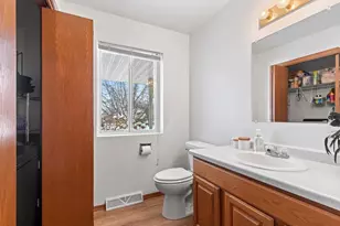 2700 Maple Hills Dr, Green Bay, WI 54313 - Photo 27