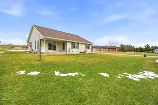 405 W Hawthorne Dr, Waupun, WI 53963 - Photo 29