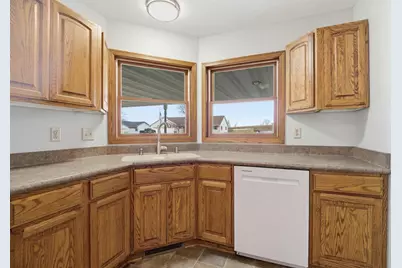 405 W Hawthorne Drive, Waupun, WI 53963 - Photo 9