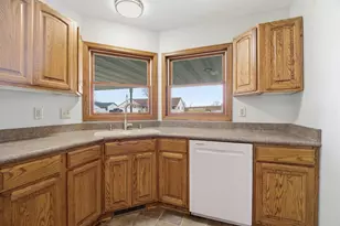 405 W Hawthorne Dr, Waupun, WI 53963 - Photo 9