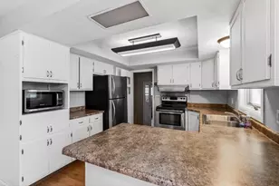 451 Roosevelt St, Fond du Lac, WI 54935 - Photo 7