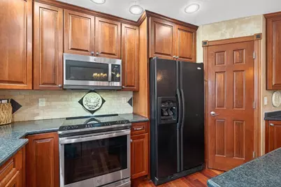 2718 W Independence Court, Appleton, WI 54914 - Photo 5