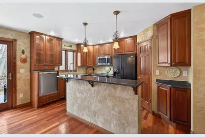 2718 W Independence Court, Appleton, WI 54914 - Photo 3