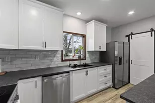 418 Smith Ave, Oconto, WI 54153 - Photo 5