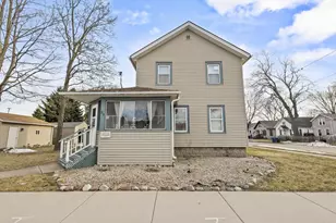29 W Melvin Ave, Oshkosh, WI 54901 - Photo 1