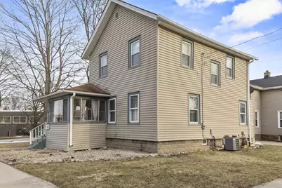 29 W Melvin Avenue, Oshkosh, WI 54901 - Photo 5