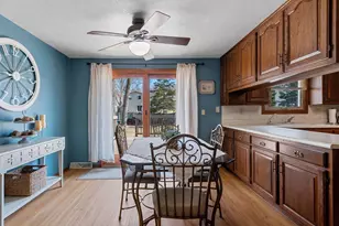 1327 Sandstone Pl, Green Bay, WI 54313 - Photo 9