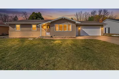 870 Nicolet Avenue, Oshkosh, WI 54901 - Photo 1