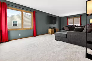 1041 Shannon St, Neenah, WI 54956 - Photo 3