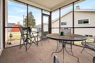 1041 Shannon St, Neenah, WI 54956 - Photo 15