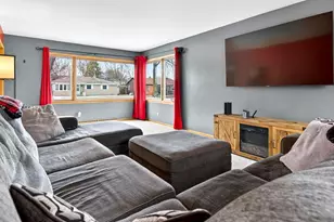 1041 Shannon St, Neenah, WI 54956 - Photo 5