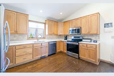 2190 Hidden Creek Road, Neenah, WI 54956 - Photo 9