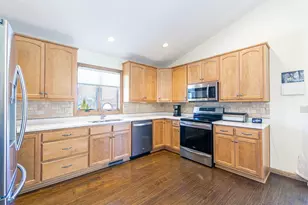 2190 Hidden Creek Rd, Neenah, WI 54956 - Photo 9