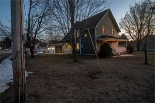 215 E Alfred St, Weyauwega, WI 54983 - Photo 7