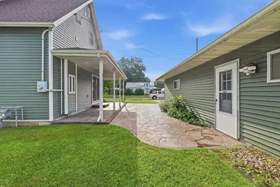 215 E Alfred Street, Weyauwega, WI 54983 - Photo 3
