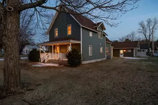 215 E Alfred St, Weyauwega, WI 54983 - Photo 5