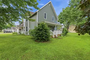 215 E Alfred St, Weyauwega, WI 54983 - Photo 9