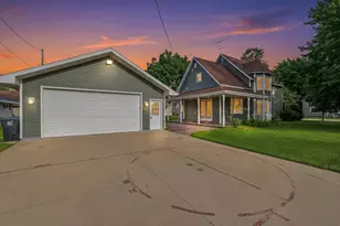 215 E Alfred St, Weyauwega, WI 54983 - Photo 11