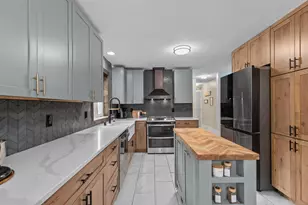 200 Fox Fire Dr, Oshkosh, WI 54904 - Photo 13