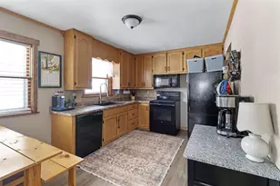 1017 Edgewood Cir, Marinette, WI 54143 - Photo 9