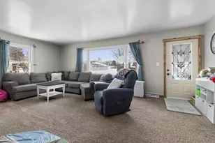 1017 Edgewood Cir, Marinette, WI 54143 - Photo 5