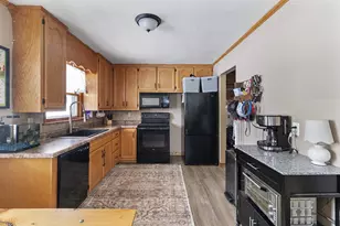 1017 Edgewood Cir, Marinette, WI 54143 - Photo 7