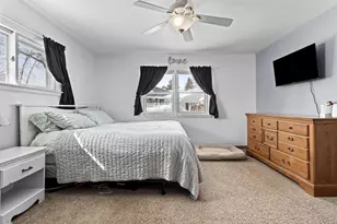 1017 Edgewood Cir, Marinette, WI 54143 - Photo 15