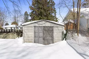 1017 Edgewood Cir, Marinette, WI 54143 - Photo 25