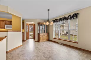 N160W20271 Fox Creek Dr, Jackson, WI 53037 - Photo 9